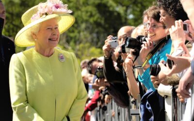 2021 Fall Issue | ArtTour International How Queen Elizabeth II Designed Visibility