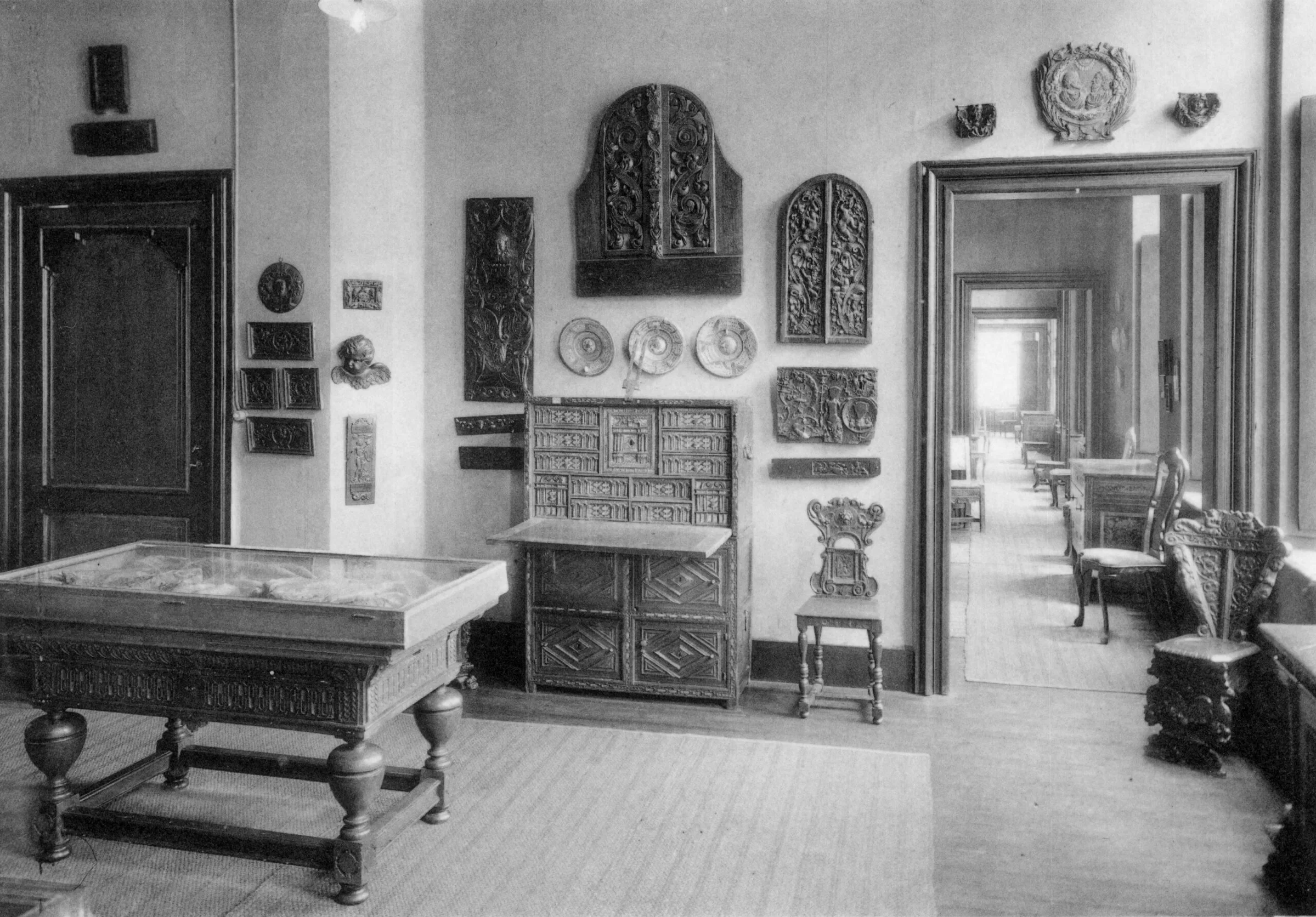 Field: featured image Interior view of a historic Design Museum Gent display of models