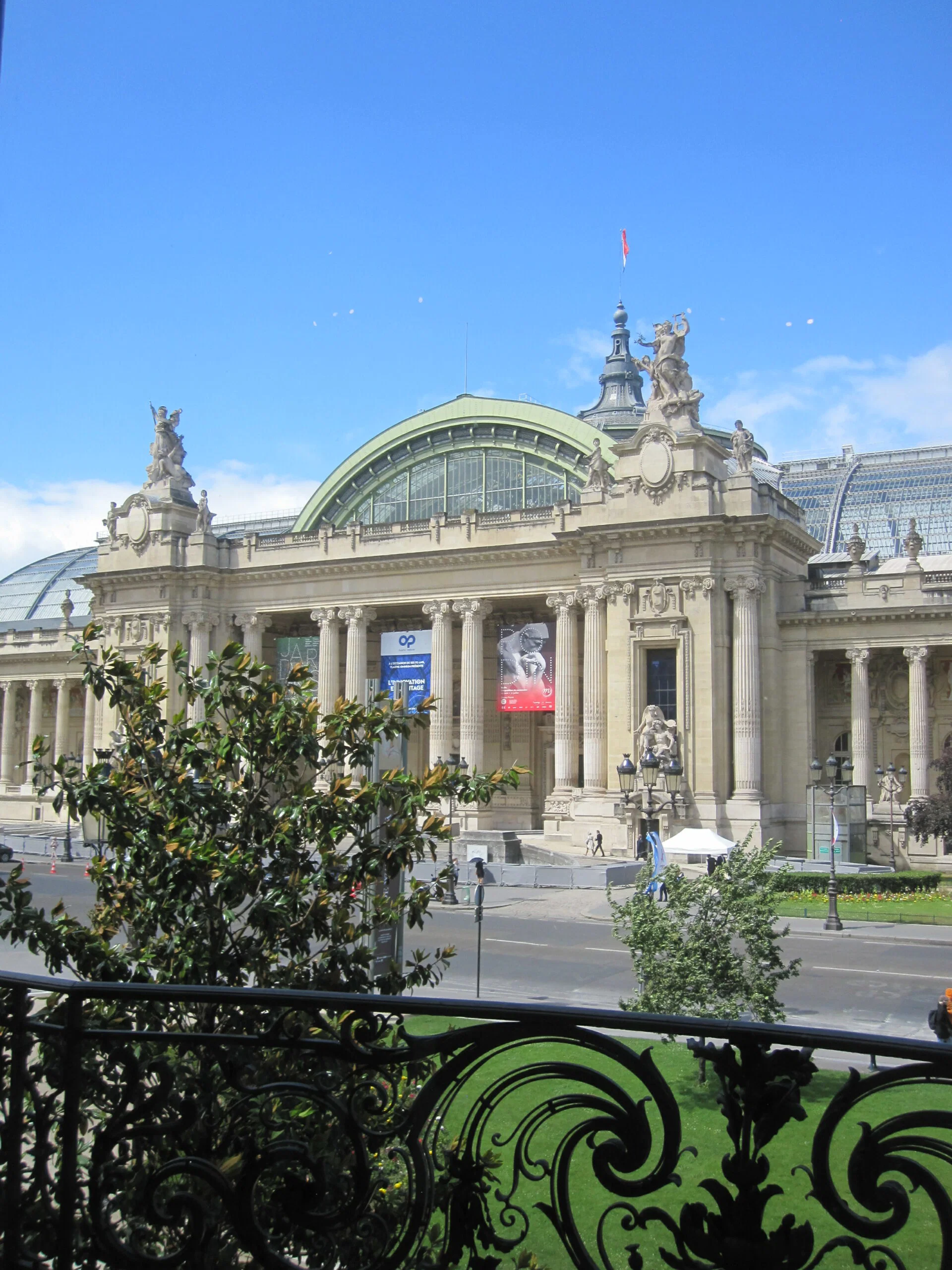 Field: featured image Facade of the Grand Palais in Paris