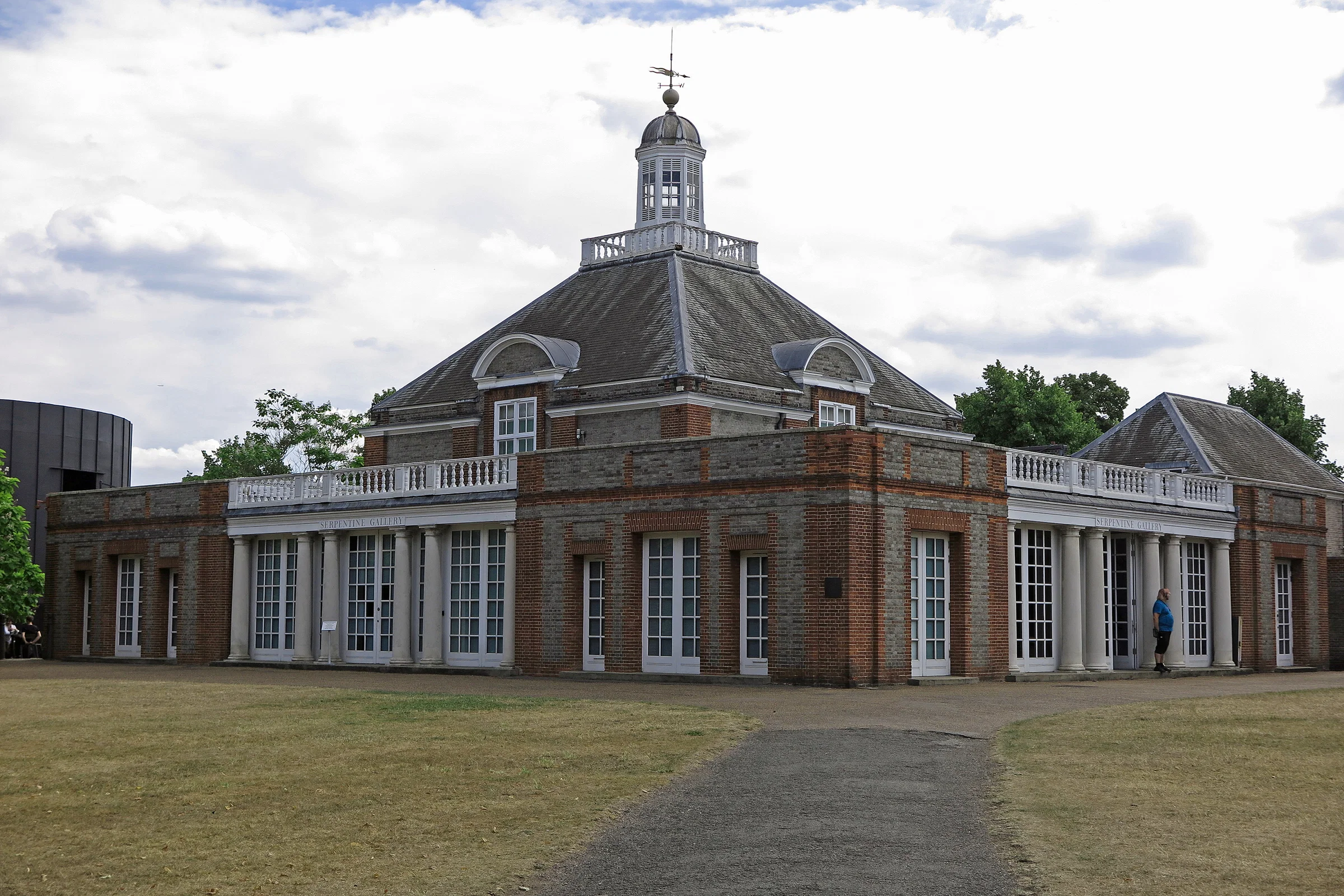 Field: featured image Exterior of Serpentine South gallery in Kensington Gardens, London